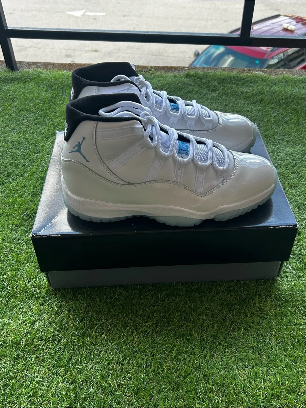 Jordan 11 “legend blue” Size 10.5